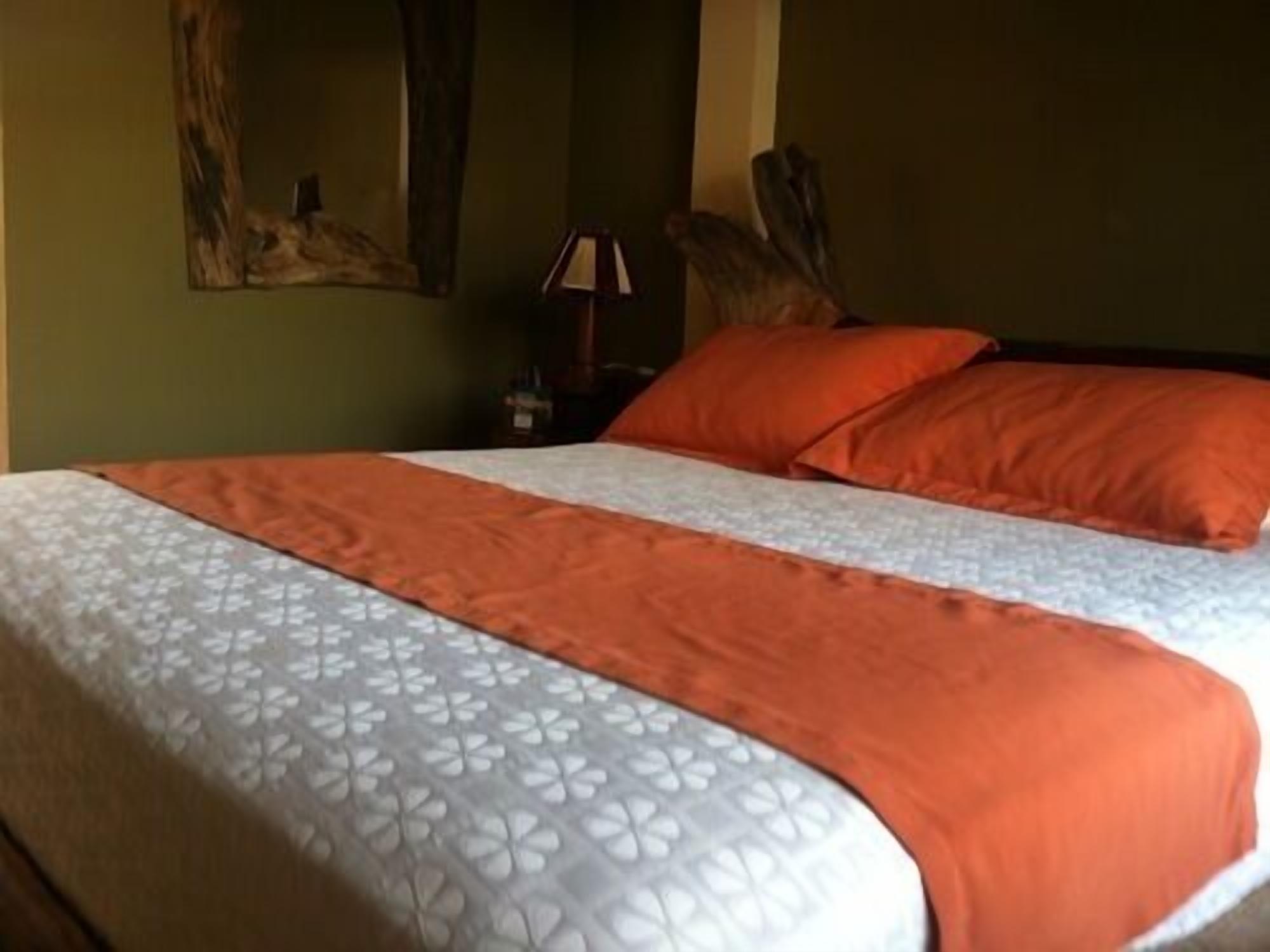 in-room safe, free wifi, bed sheets