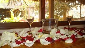 In-room safe, free WiFi, bed sheets