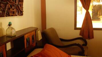 Suite | In-room safe, free WiFi, bed sheets