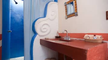 Standard Room, 1 Double Bed | Bathroom