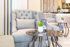 Lobby sitting area - The Sathon Vimanda Hotel (Bangkok)