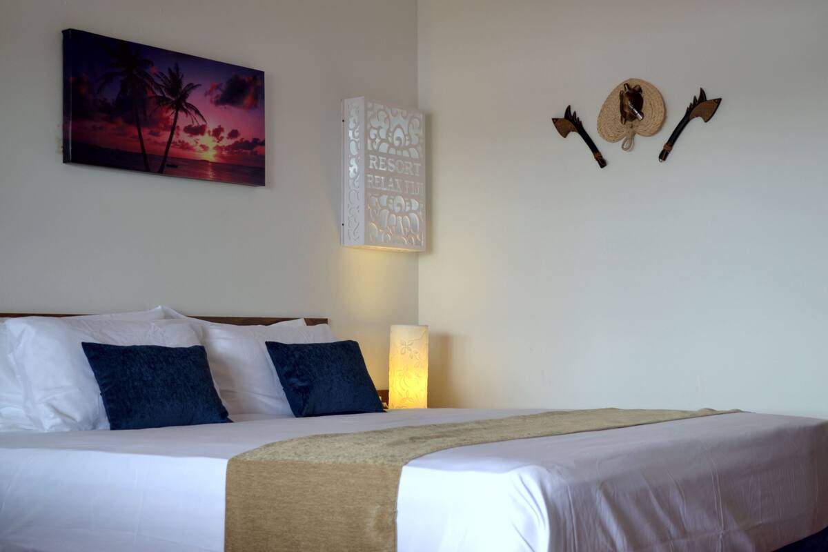 Minibar, desk, cribs (free), WiFi (surcharge)