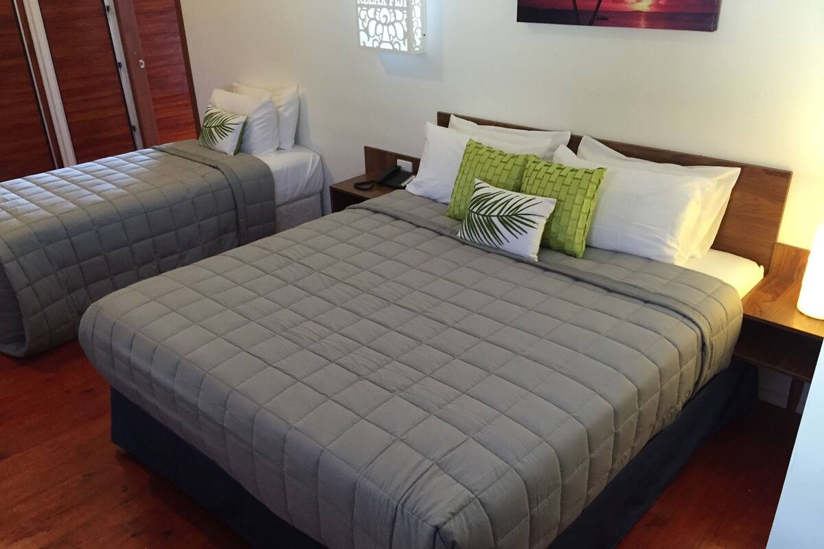 Minibar, desk, cribs (free), WiFi (surcharge)