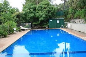 حمام سباحة خارجي