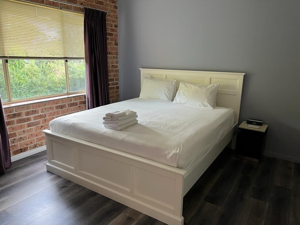 特色家居、办公桌、笔记本电脑工作区、熨斗/熨衣板