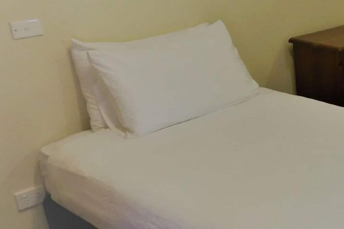 3 bedrooms, individually furnished, desk, laptop workspace