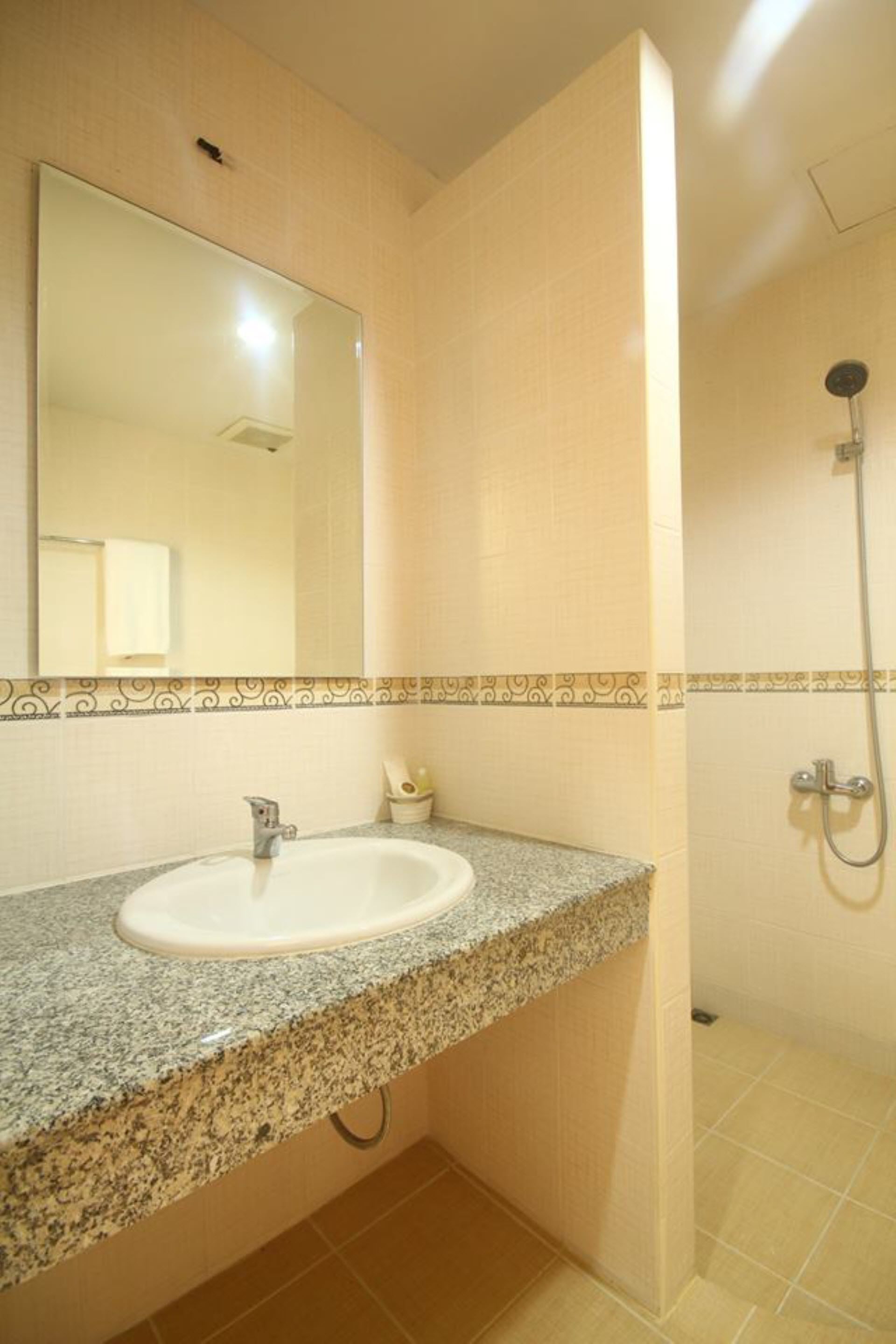 shower, free toiletries, towels