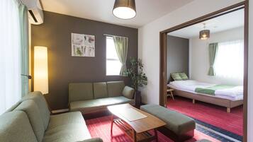 Comfort Townhome, Non Smoking | 3 bedrooms, desk, free WiFi, bed sheets