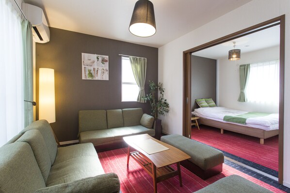 Comfort Townhome, Non Smoking | 3 bedrooms, desk, free WiFi, bed sheets - Acqua Pulita (Kyoto)