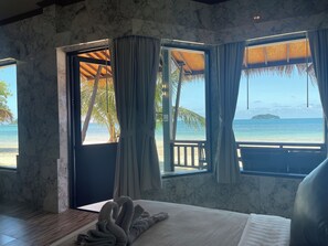 Air-Con Beach Front (4 persons) | Minibar, in-room safe, desk - Kaibae Beach Resort (Ko Chang)
