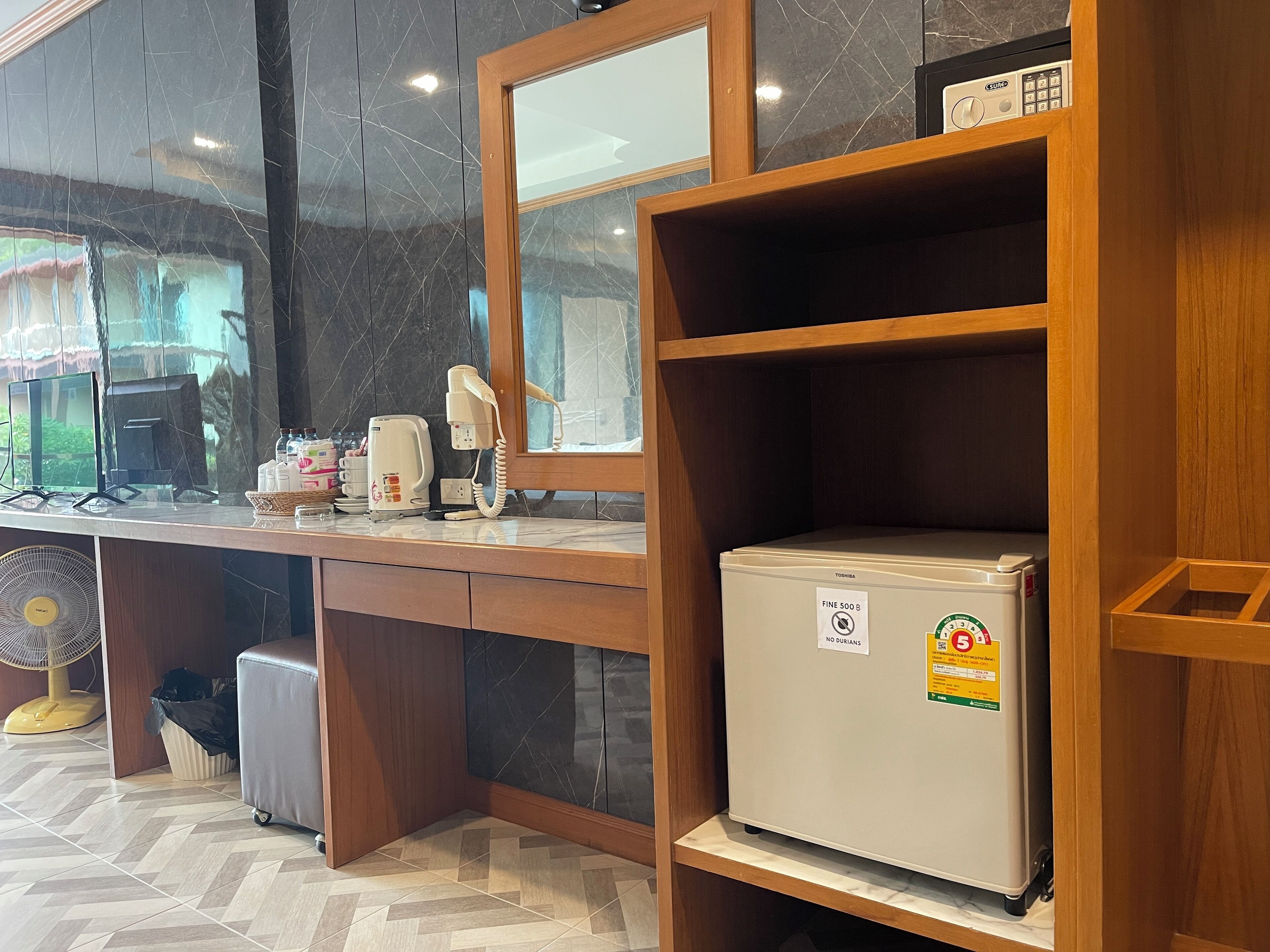 standard triple | 1 bedroom, minibar, in-room safe, desk