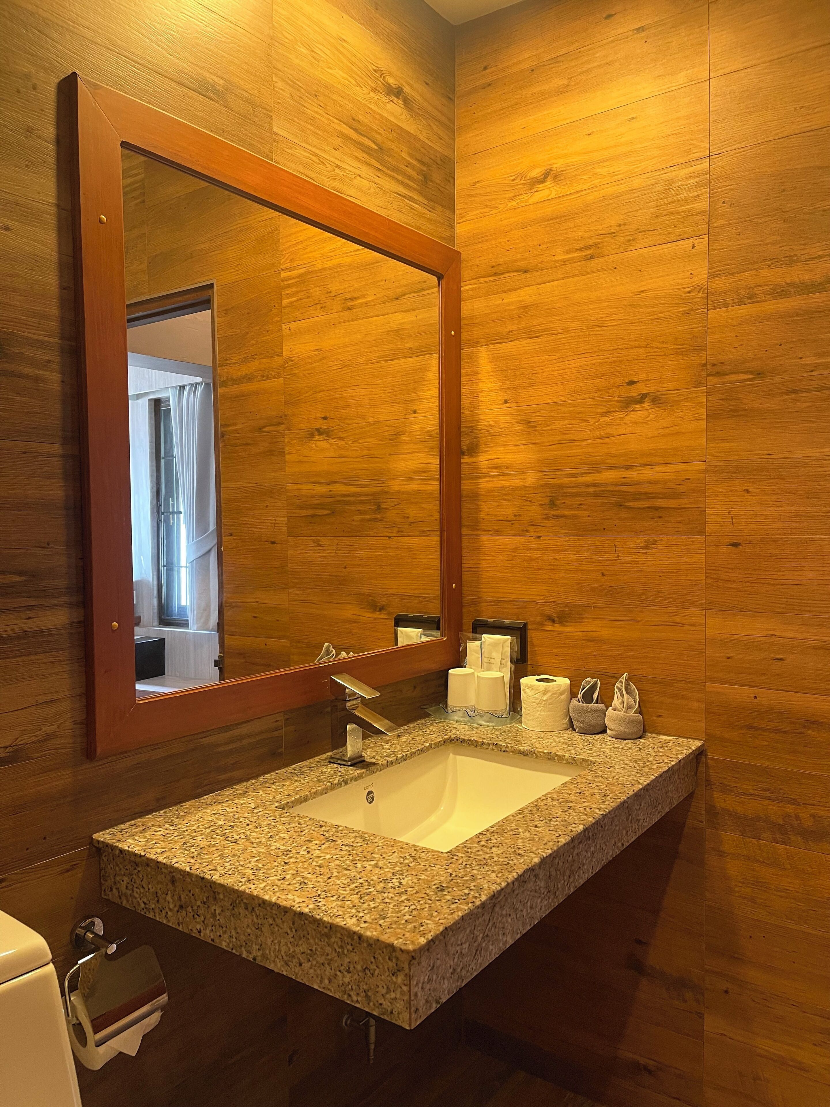 air con beach front bungalow 2 persons | bathroom | shower, free toiletries, towels