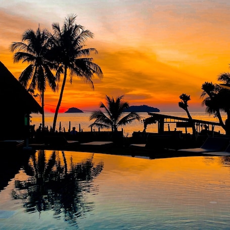 Una piscina al aire libre. Kaibae Beach Resort