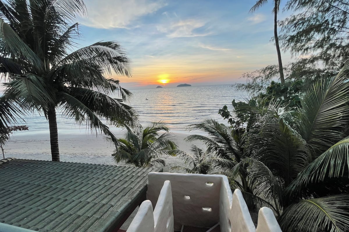 Air con beach front double room with sitting area 2 Persons | Minibar, caja fuerte, escritorio