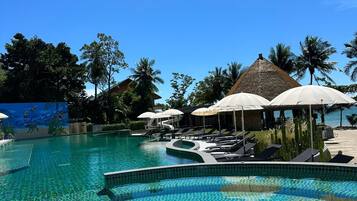 Superior tweepersoonskamer | Een minibar, een kluis op de kamer, een bureau