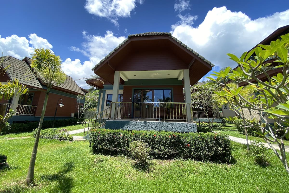 Air-Con Garden View ( 4 Person ) | Vistas al jardín