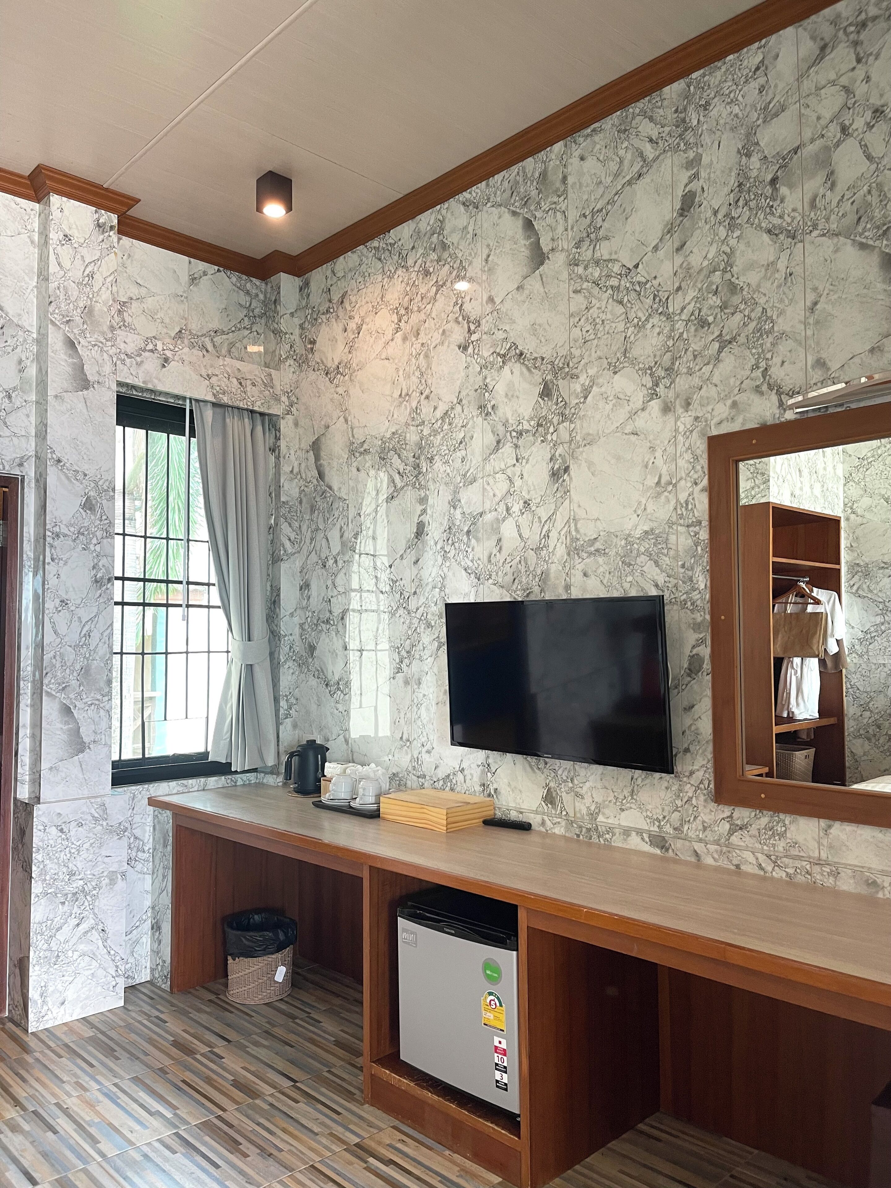 air-con beach front (4 persons) | room amenity