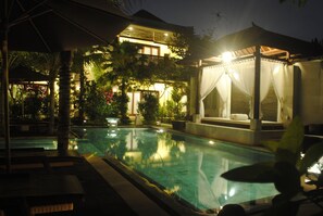 Outdoor pool - Nike Villas (Denpasar)