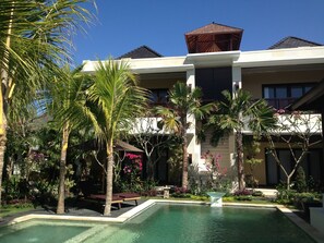 Outdoor pool - Nike Villas (Denpasar)