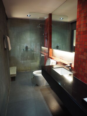 Shower, free toiletries - Lima Duva Resort (Rayong)