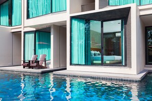 Pool Access | สระว่ายน้ำกลางแจ้ง