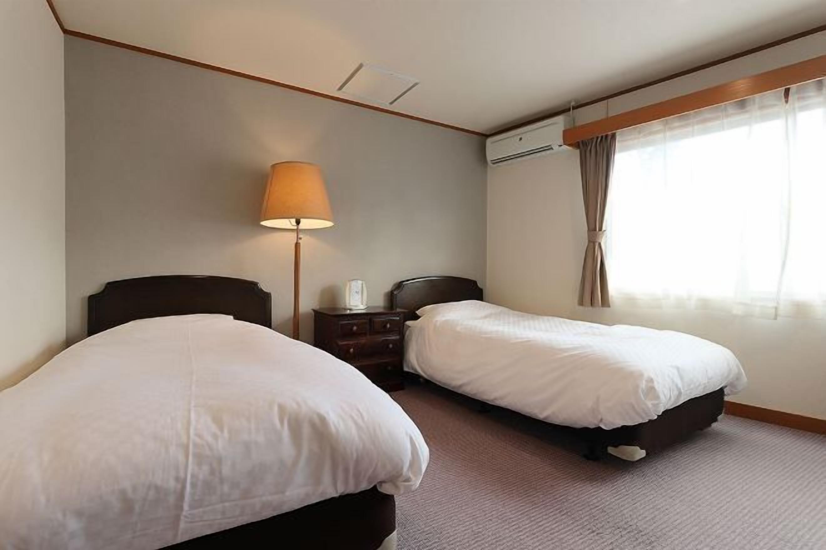 迷你吧、客房內保險箱、書桌、筆電工作空間