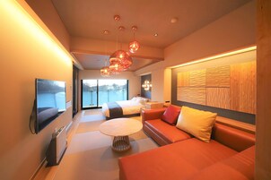 Deluxe Room | Living area | LCD TV