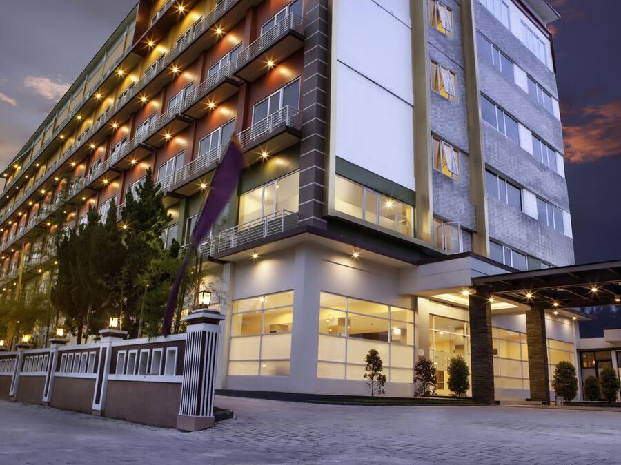 Front of property - evening/night