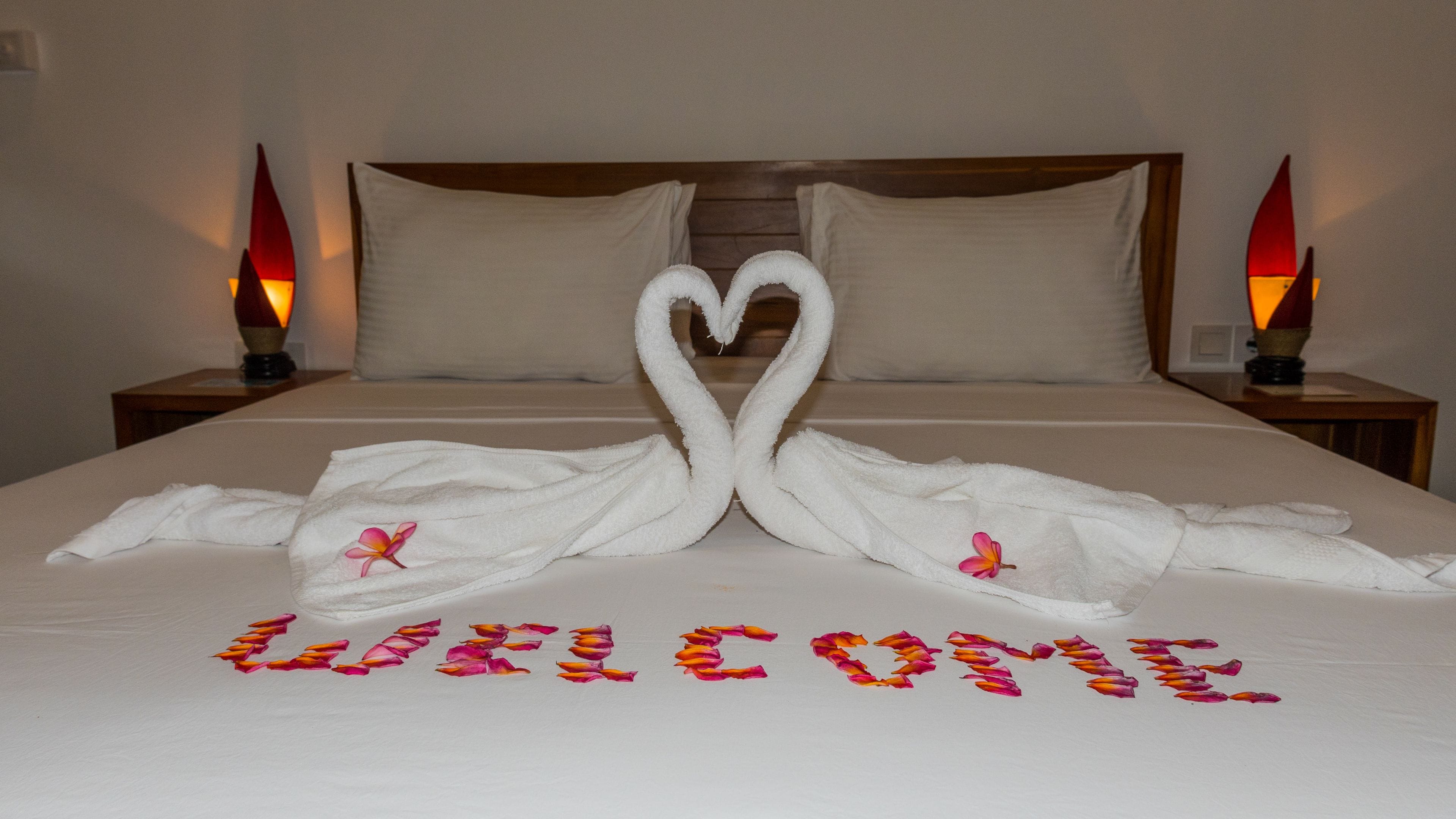 deluxe room, 1 double bed | premium bedding, minibar, in-room safe, desk