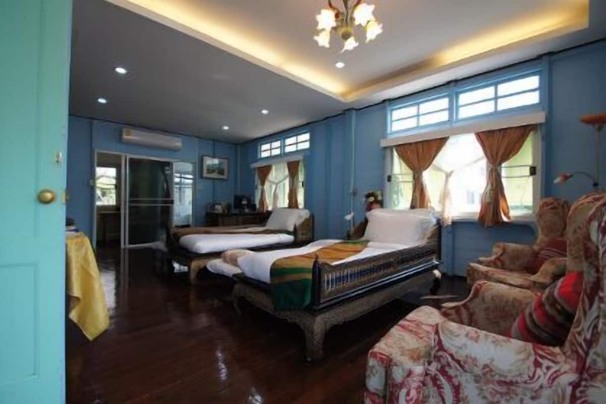 Panida Suite | เครื่องนอนระดับพรีเมียม, มินิบาร์, ตู้นิ  รภัยในห้องพัก, โต๊ะทำงาน