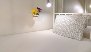 Mixed Dormitory | 客房内保险箱、熨斗/熨板、免费 WiFi