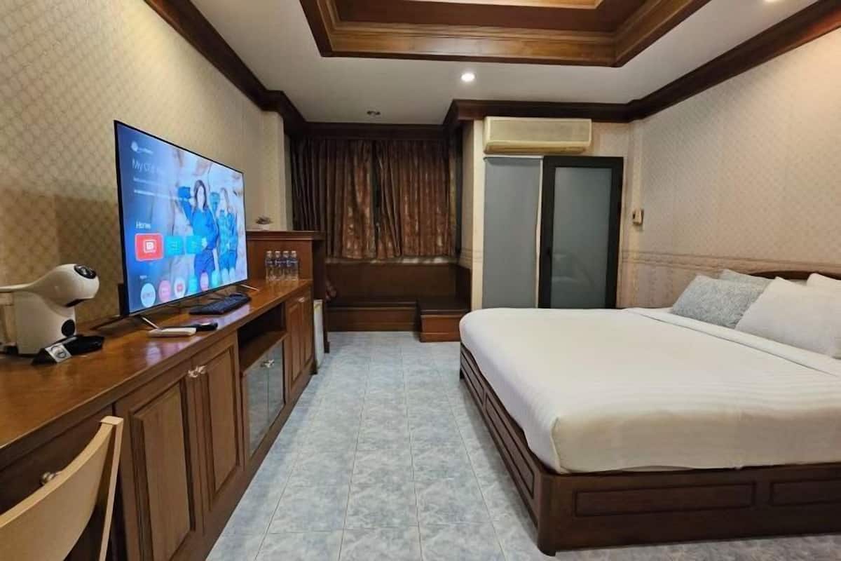 In-room safe, iron/ironing board, rollaway beds, free WiFi