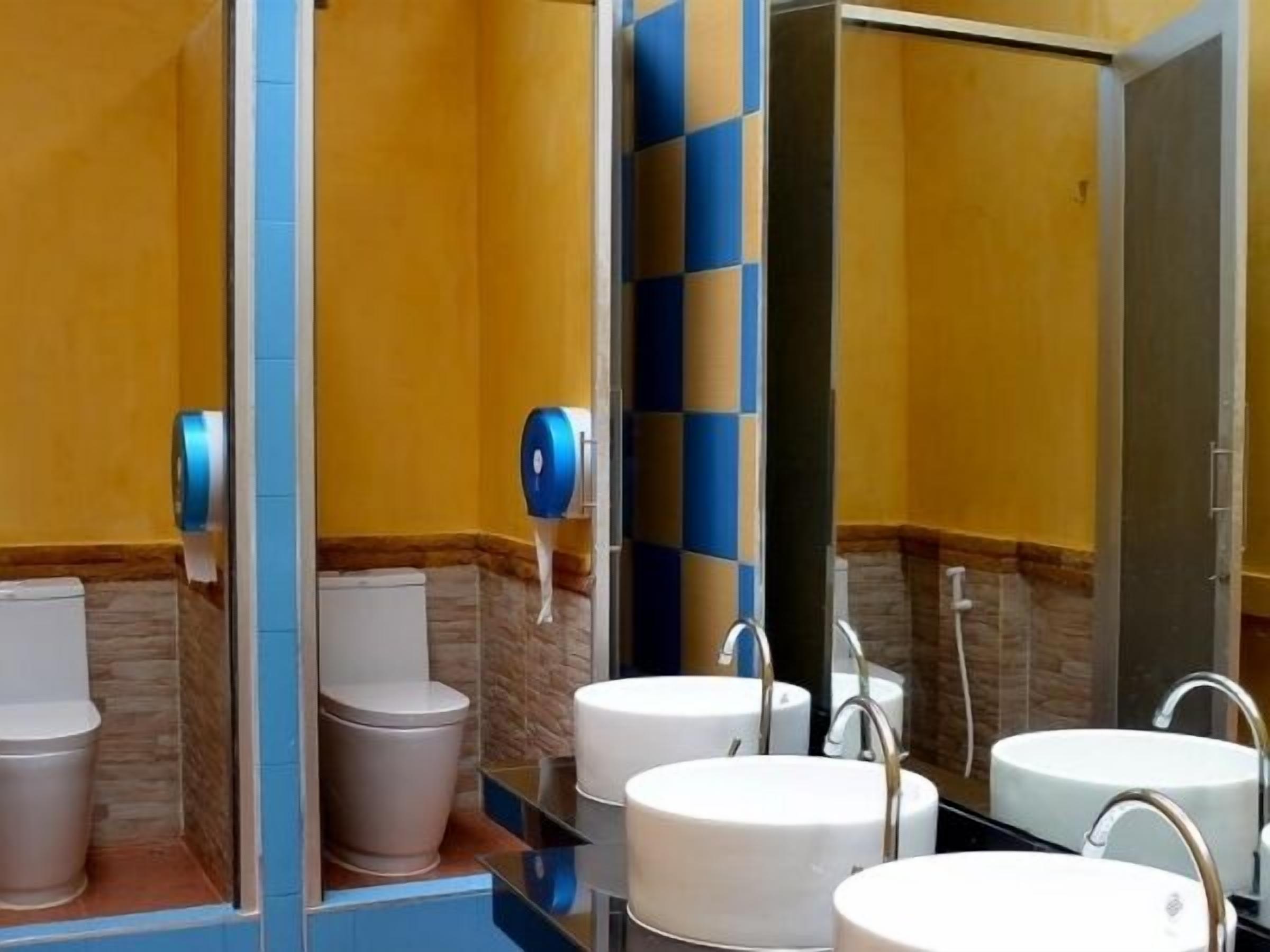Mixed Dormitory | Badezimmer | Haartrockner