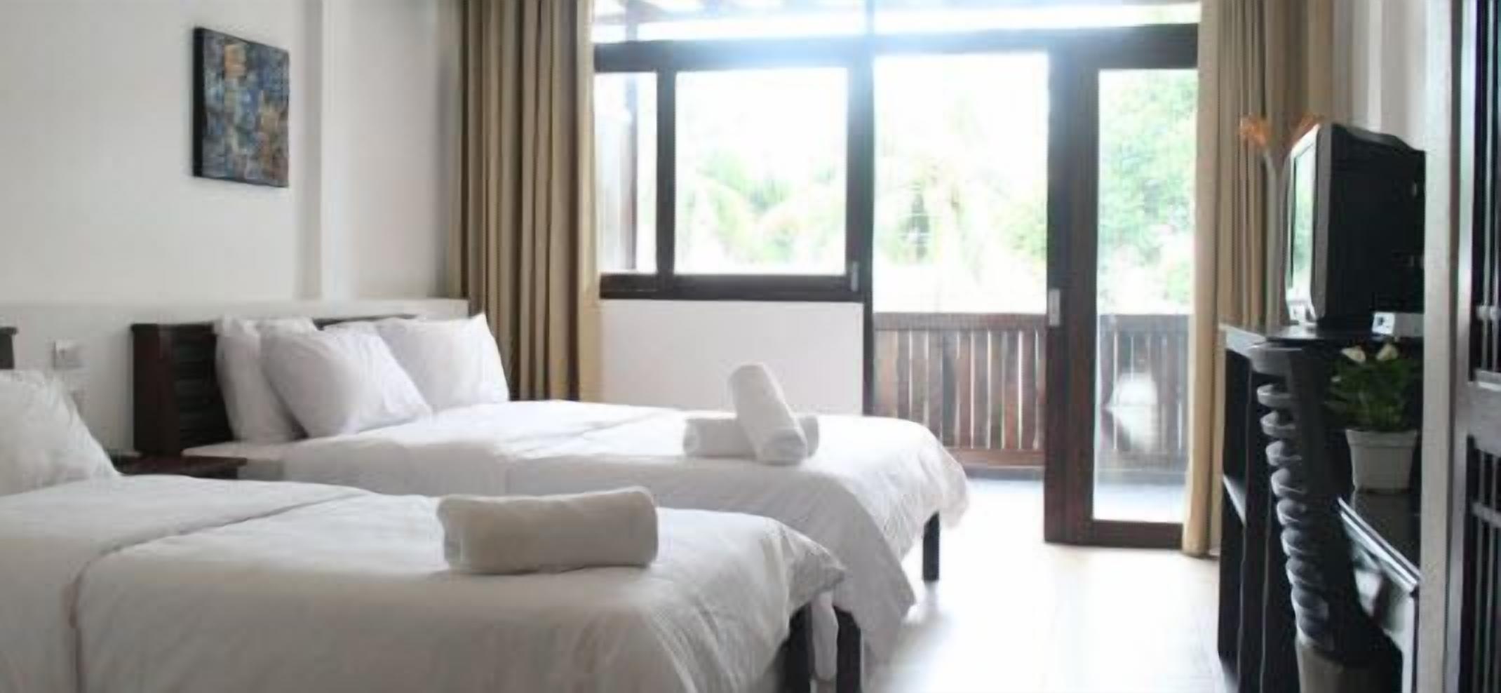 triple room | in-room safe, desk, free wifi