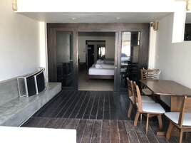 Family Room | Terrace/patio