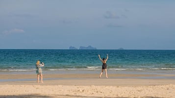 Aan het strand, duiken