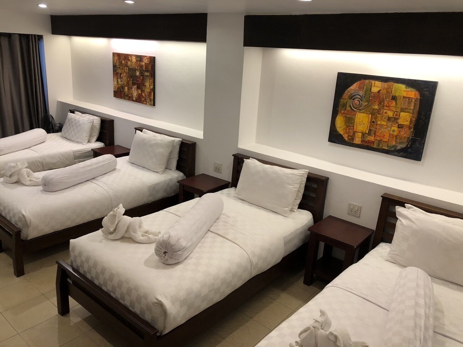 family room | in-room safe, desk, free wifi