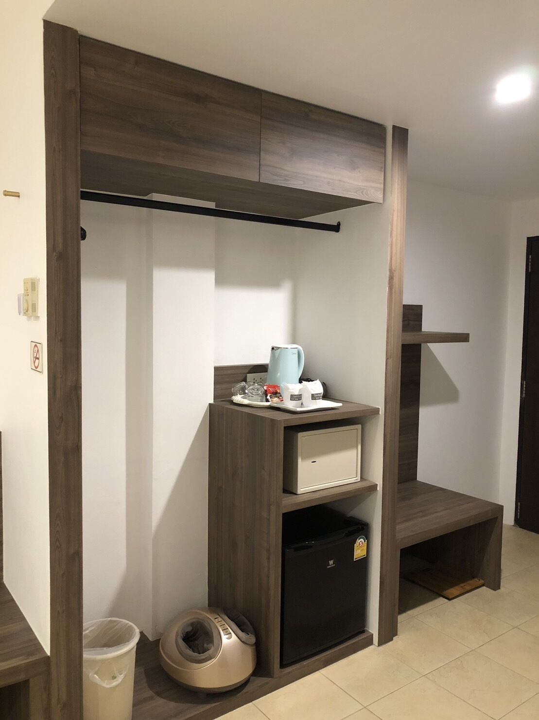 family room | in-room safe, desk, free wifi