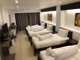 Family Room | In-room safe, desk, free WiFi