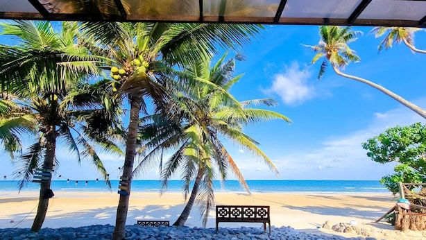 Front of property - Saphli Villa Beach Resort (Pathio)
