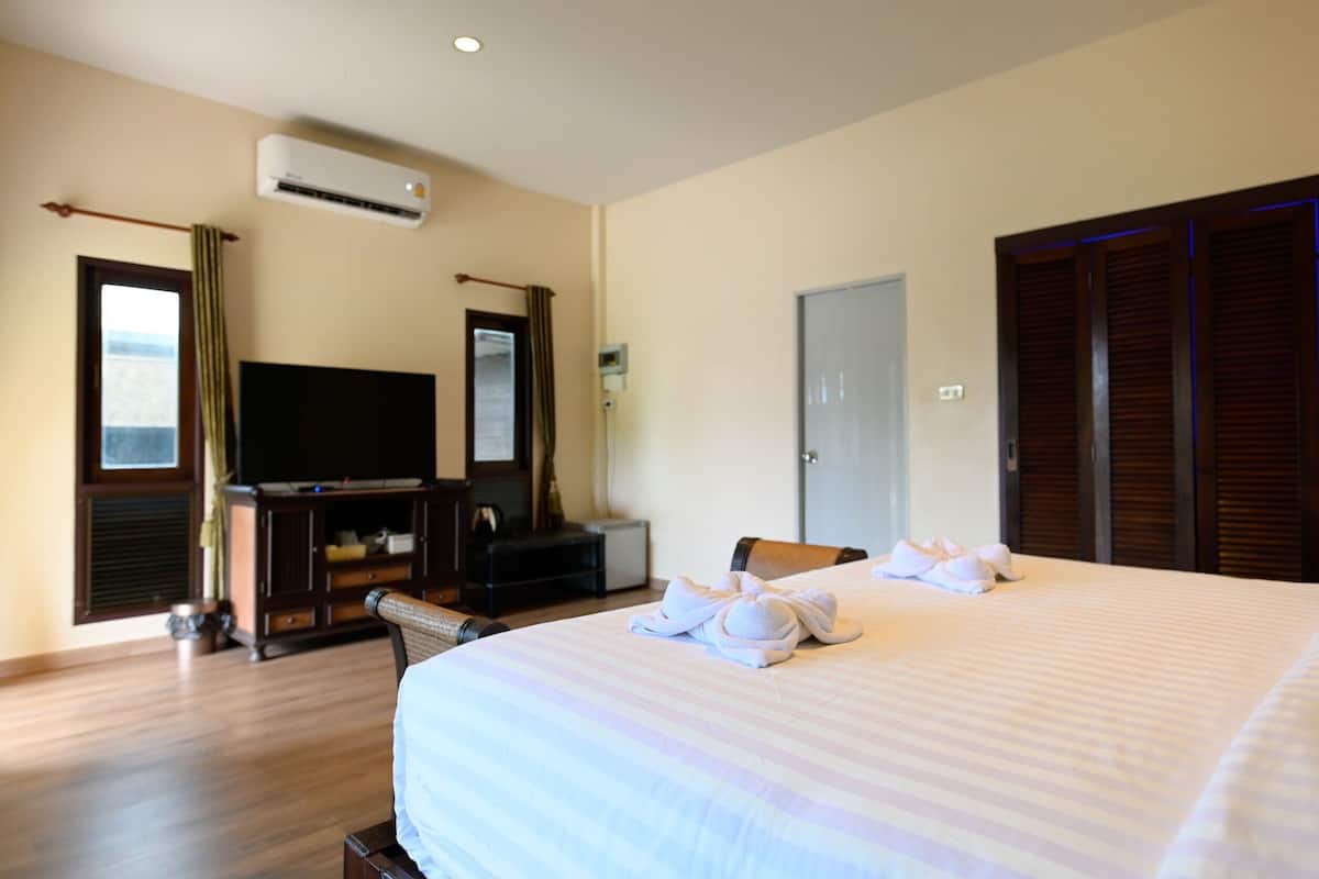 Deluxe Twin Bungalow | Desk, free WiFi