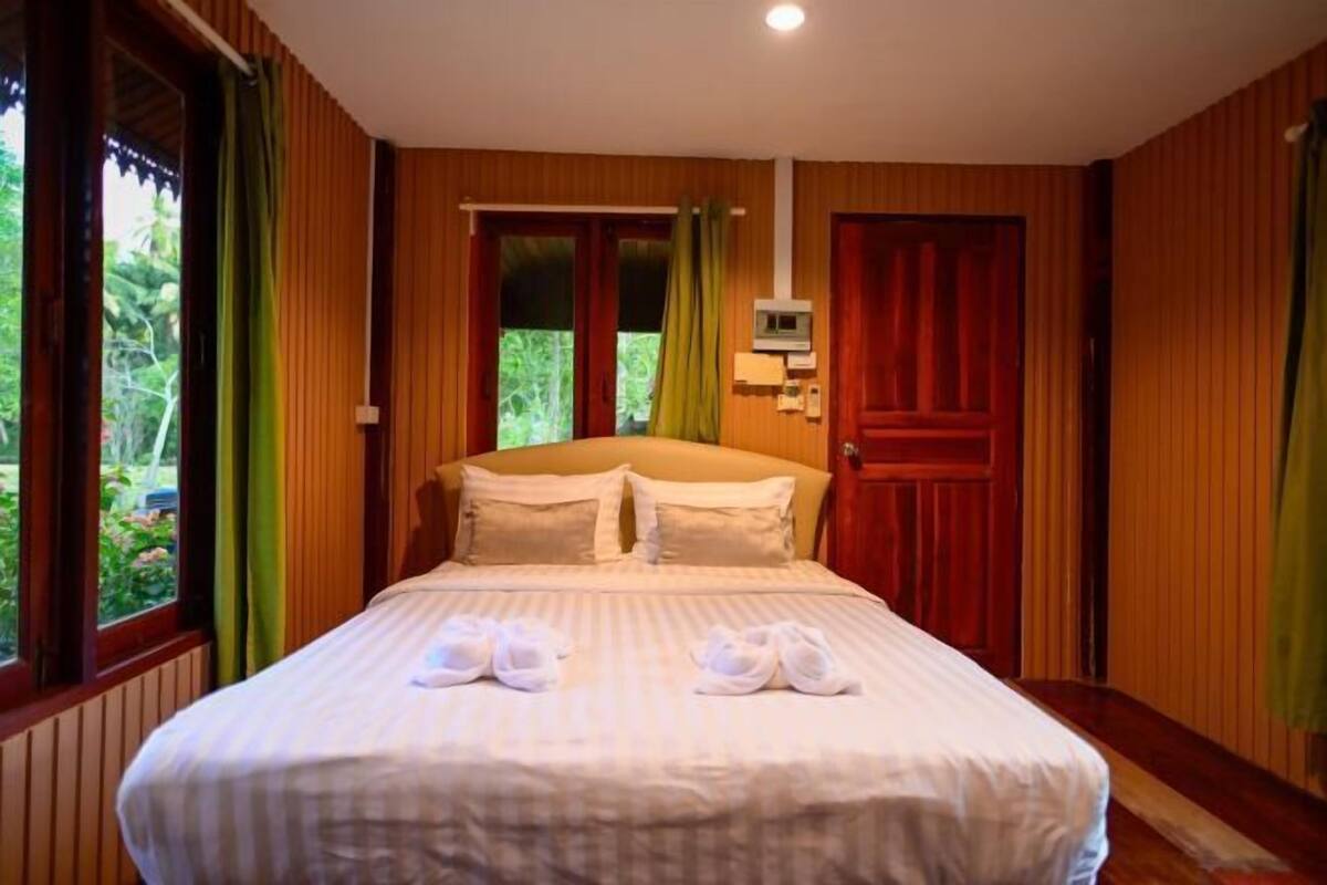 Escriptori i wifi gratuïta