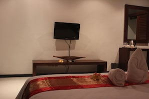 Superior Room, 1 Double Bed | Room amenity - Letos Kubu Homestay (Kuta)