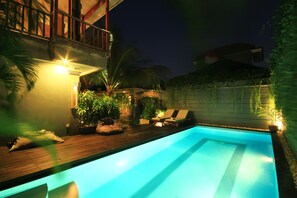 Outdoor pool - Letos Kubu Homestay (Kuta)
