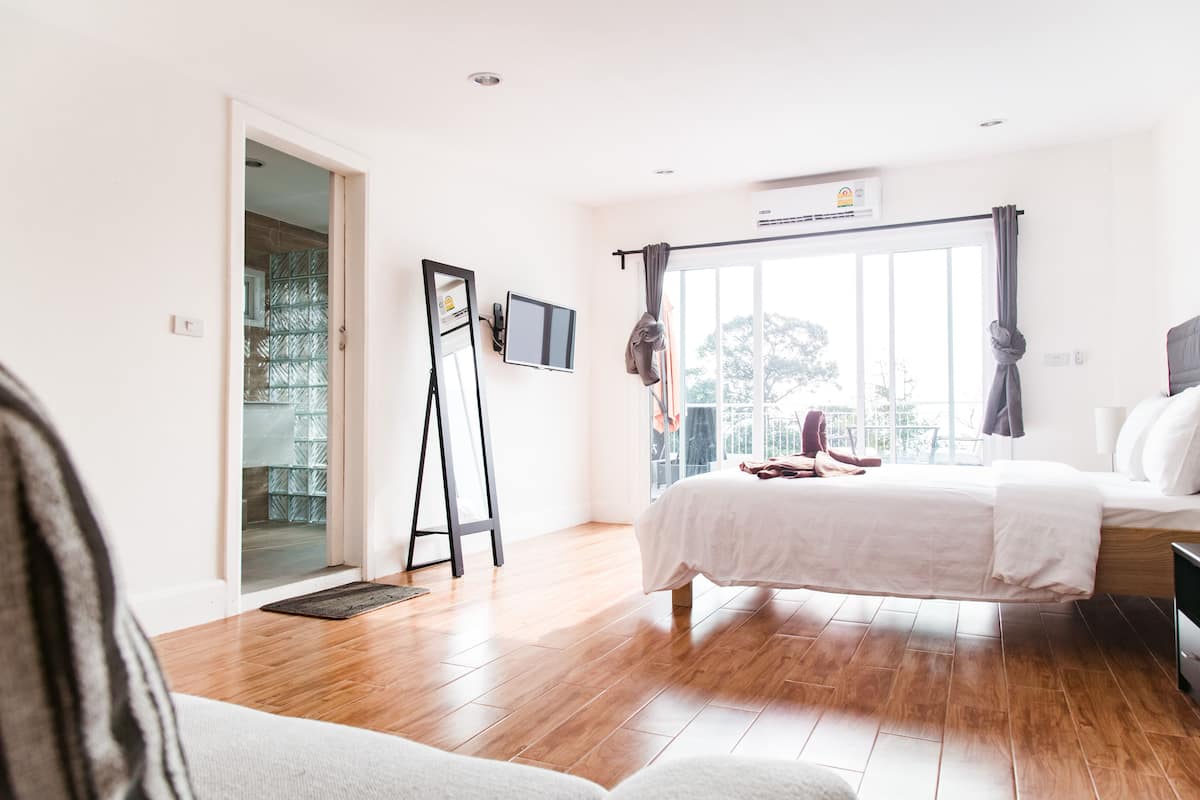 Dúplex Premier, 3 habitaciones, vista parcial al océano | Ropa de cama hipoalergénica y caja de seguridad en la habitación