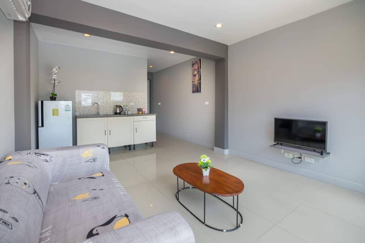 Suite, 1 habitación | Ropa de cama hipoalergénica y caja de seguridad en la habitación