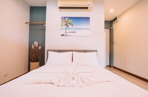 Studio | Hypo-allergenic bedding, in-room safe, desk, blackout drapes - Pandora (Rayong)