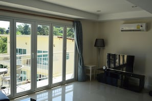 Apartment, 2 Double Beds, Pool View | Hypo-allergenic bedding, in-room safe, desk, blackout drapes