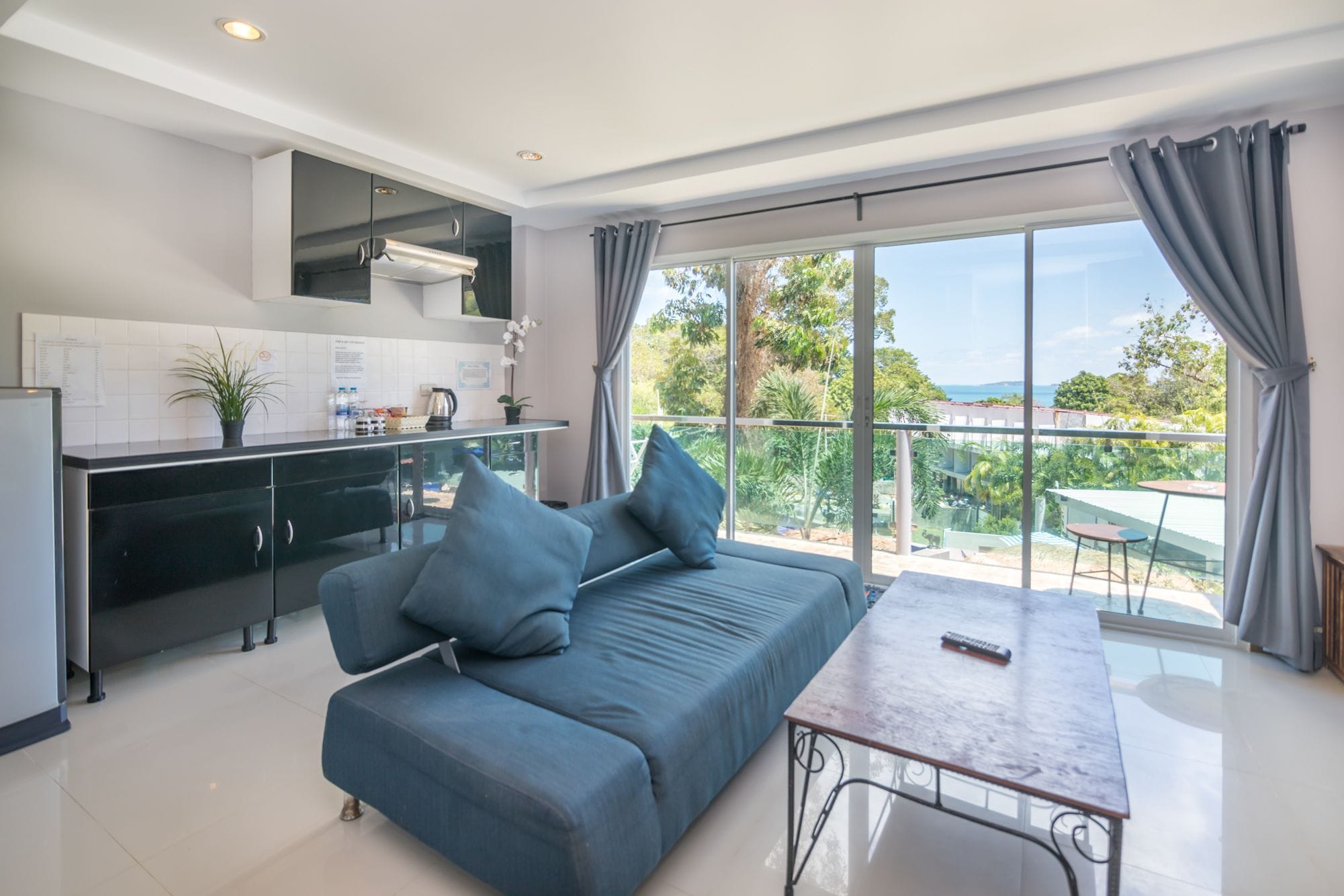 Suite, 1 Bedroom | Hypo-allergenic bedding, in-room safe, desk, blackout drapes