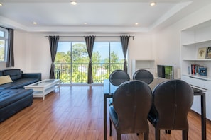 Premier Duplex, 3 Bedrooms, Partial Ocean View | Hypo-allergenic bedding, in-room safe, desk, blackout drapes